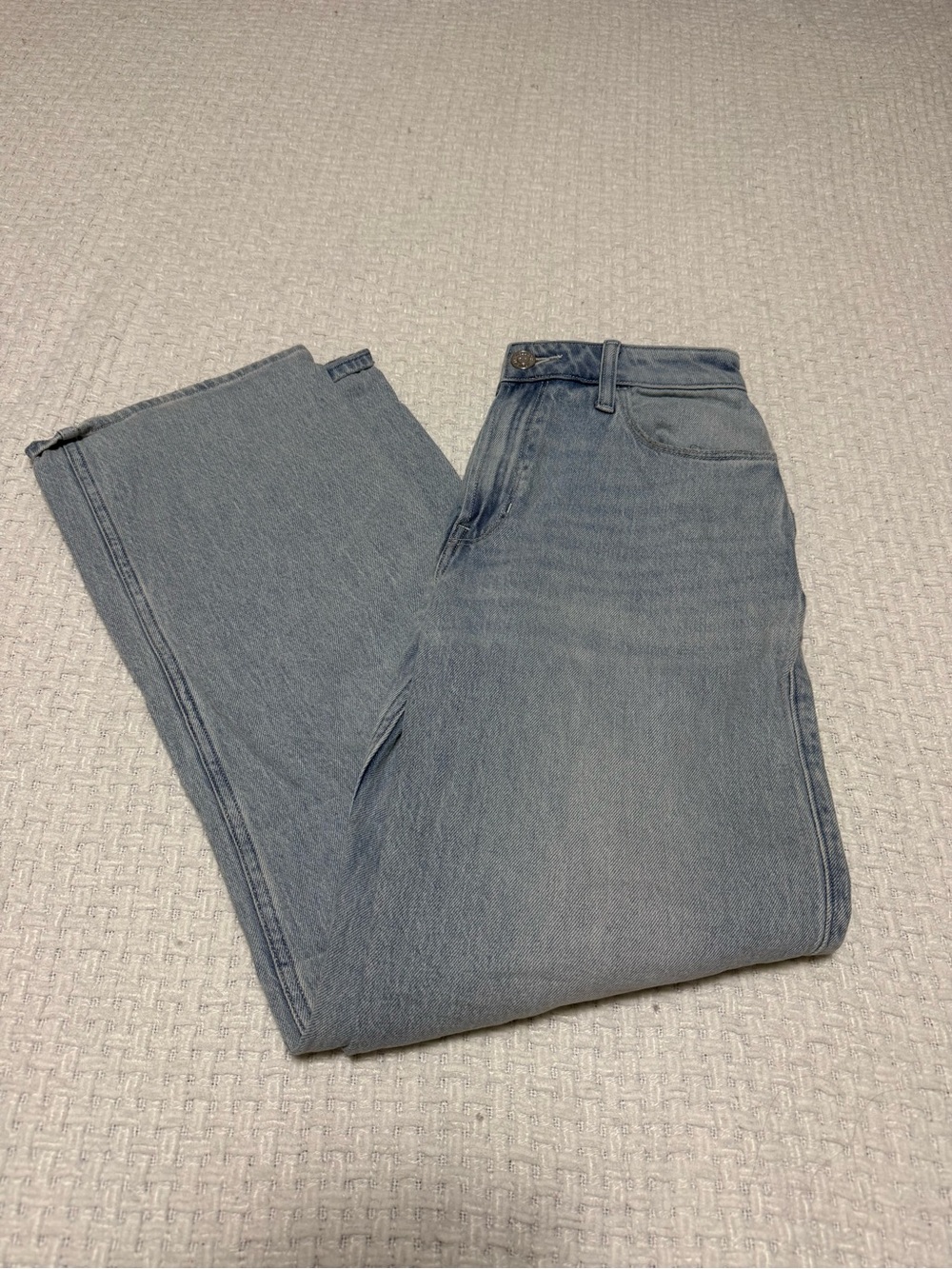 Hollister Co. Ultra High Rise Dad Jeans
Women’s Size: 25